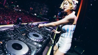 韩国美女DJ SODA电音节真实打碟现场